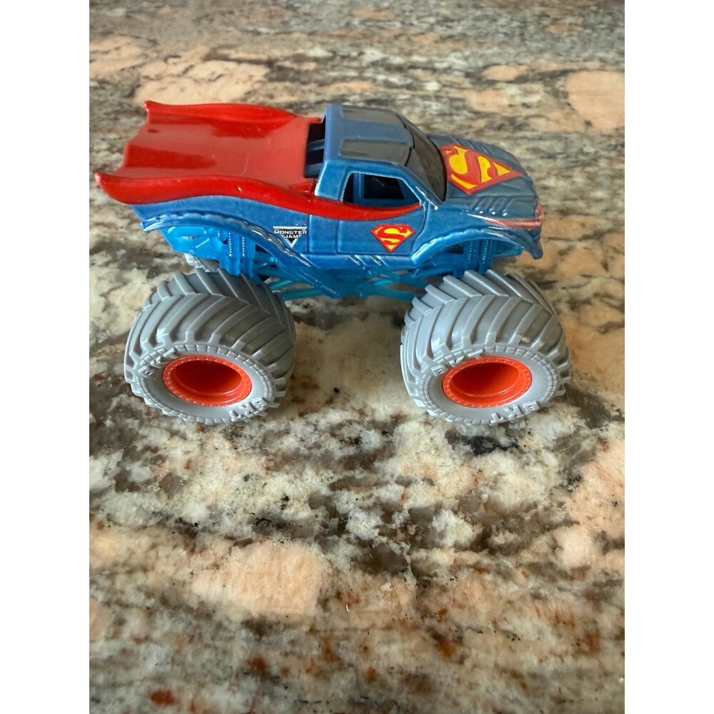 Monster Jam Color Change Superman Monster Truck  1:64,